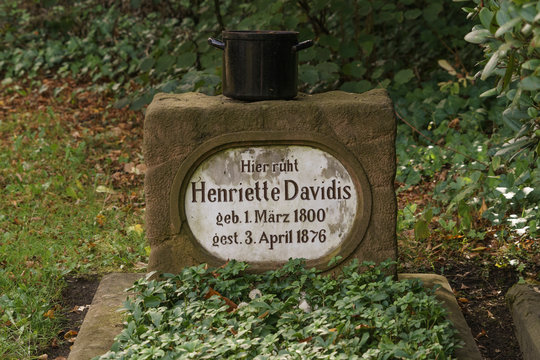 Grab der Kochbuchaautorin H. Davidis