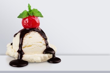 Vanilla ice cream with chocolate sauce on