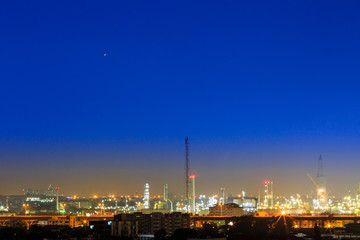Fototapeta na wymiar beautiful petrochemical oil refinery plant at night