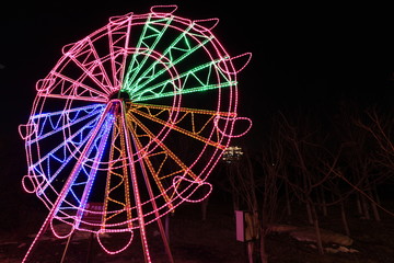 Ferris wheel sculpture in the night