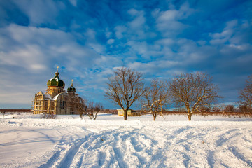 Fototapeta na wymiar Beautiful view of the Orthodox church in the winter