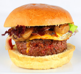 Hamburguesa ternera queso con huevo
