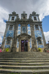 Obraz premium The amazing decorated Igreja de Santo Ildefonso church that located in Batalha Square in Porto city center. 