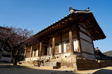 Byeongsanseowon is a tourist attraction famous for the architecture of the Joseon Dynasty.