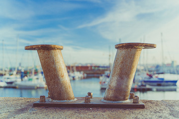 Amarre para barcos en un puerto deportivo