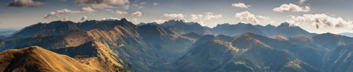 Gartenposter Panoramafotos Schöne herbstliche Panoramalandschaft mit Blick auf die Tatra