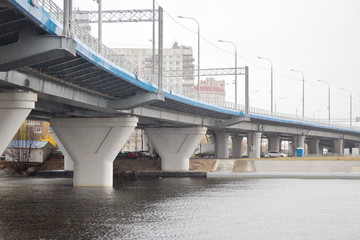 Obraz premium large transport overpass by the river on a cloudy day