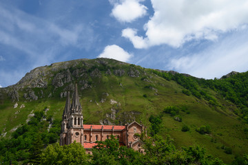 Fototapeta premium Basílica de Santa María la Real de Covadonga