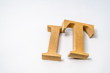 重なったITの文字のオブジェ