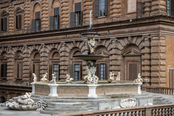 Fototapeta na wymiar FLORENCE, TUSCANY/ITALY - OCTOBER 20 : Palazzo Pitti and the fountain in Boboli Gardens Florence on October 20, 2019