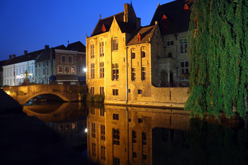 Obraz premium The night waterways of Bruges