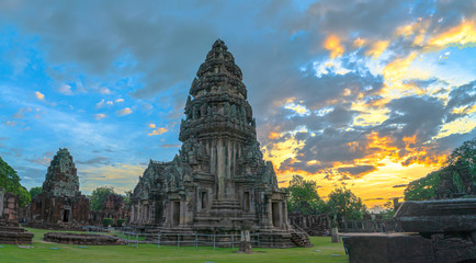 Obraz premium The beautiful stone castle in Phimai historical park. Prasat Hin Phimai ancient Khmer Temple in Nakhon Ratchasima Thailand. Phimai stone castle built from laterite stone in Angkorian period arts.