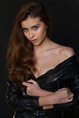 Naklejka premium Beautiful young female brunette model