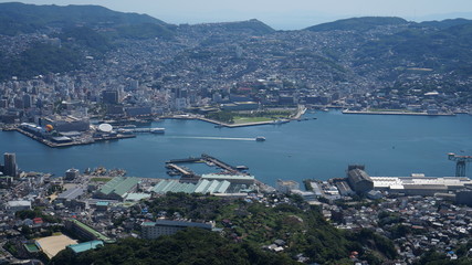 Obraz premium Panoramic aerial views of Nagasaki city from the mount Inasa observation platform, Kyushu, Japan.