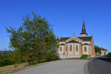 Fototapeta na wymiar Eglise Saint Fiacre à Monétay-sur-Allier (03500), département de l'Allier en région Auvergne-Rhône-Alpes, France