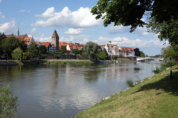 Naklejka na ściany i meble Donau in Ulm mit Metzgerturm