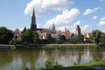 Fototapeta premium Donau in Ulm mit Münster und Metzgerturm