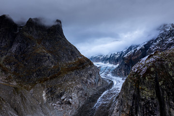 Fototapeta na wymiar Fiechergletscher mit düsteren Wolken / Fieschergletscher glacier with dramatic clouds