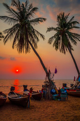 Traditional long tail boat on Pattaya beach at sunset, Thailand - obrazy, fototapety, plakaty