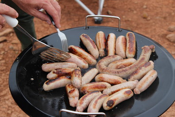 sausages on grill skottle