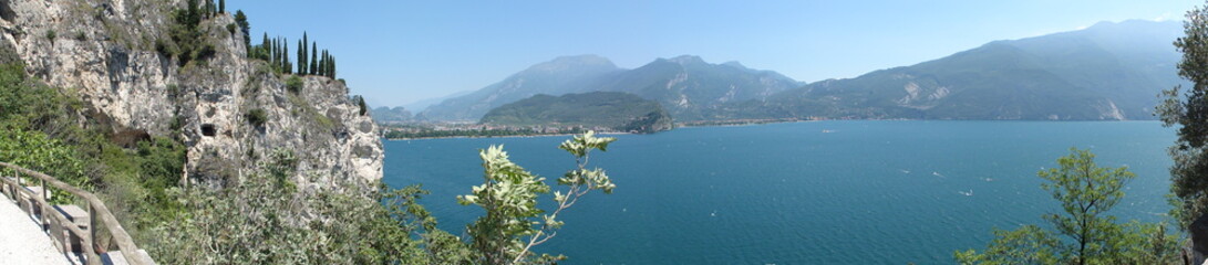 Fototapeta na wymiar Blick über den Gardasee im Panorama Format Beautiful