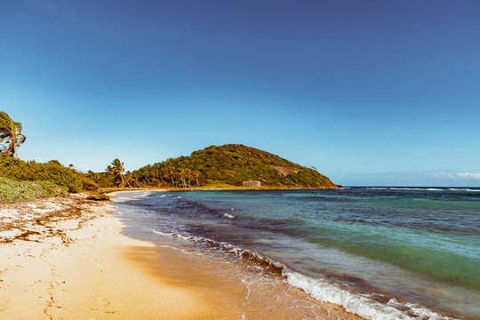 Boat trip in Carnash bay beach Mayreau 