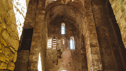 Древний храм