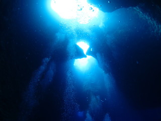 Fototapeta na wymiar パラオの海　水中洞窟　ブルーホール