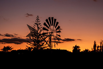 Windmühle im Abendrot in Sa Coma Mallorca