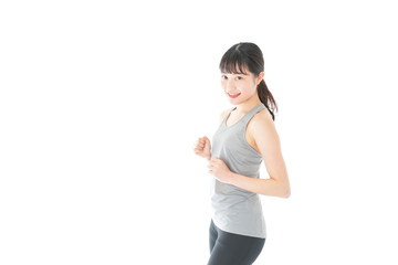 ランニングをする若い女性