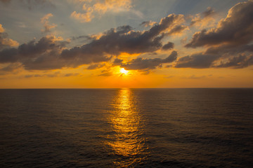 Naklejka na ściany i meble Sonnenuntergang am Roten Meer