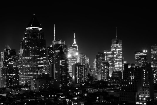 Fototapeta Night view of Midtown Manhattan and Hell's Kitchen, black and white