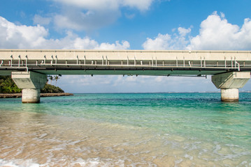 海を渡る橋