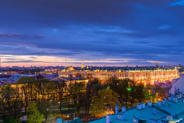 Naklejka premium Saint-Petersburg view of the Palace Square from the roof of the house. City landscape
