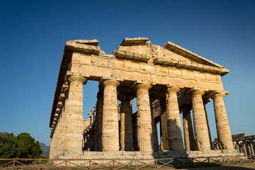 Obraz premium Temple of Hera at famous Paestum Archaeological UNESCO World Heritage Site, one of the most well-preserved ancient Greek temples in the world, Province of Salerno, Campania, Italy