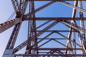 Brücke, Stahlträger, Blauer Himmel