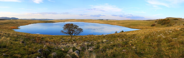 lac de Saint-Andéol massif de l'Aubrac