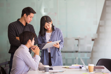 Young Asia freelance groups are helping to design products and use computers At cafe © Morakot