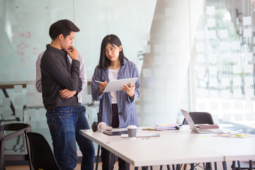 Young Asia freelance groups are helping to design products and use computers At cafe