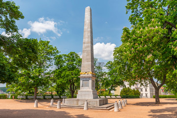 Obraz premium Park Denisovy Sady with Obelisk for Franz I in Brno, Czech Republic.