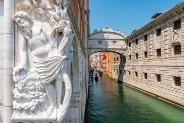 Wanddecoratie Brug der Zuchten Brug der Zuchten tussen het Dogenpaleis en de gevangenis Prigioni Nuove van Venetië in Italië.  © GISTEL