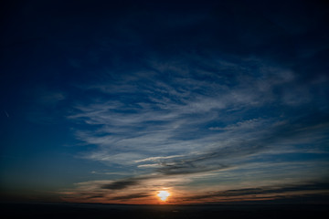 Sonnenuntergang mit Schleierwolken