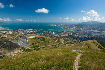 Obraz premium View of the city of Novorossiysk from the mountain