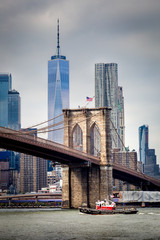 Fototapeta na wymiar The East River, the Brooklyn Bridge and the One World Trade Center