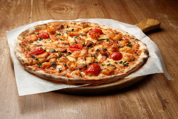 tomatoes in pizza, Italian food, pizzeria, presentation and serving, menu, beautifully decorated dish, delicious food, pizza, delicious and hot pizza, greens, pizza wooden board