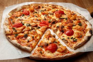 tomatoes in pizza, Italian food, pizzeria, presentation and serving, menu, beautifully decorated dish, delicious food, pizza, delicious and hot pizza, greens, pizza wooden board