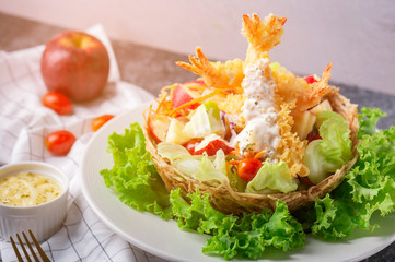 salad with shrimps