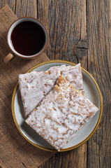 Glazed gingerbread cookies with raisins and coffee