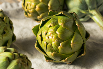 Obraz premium Raw Green Organic Artichokes