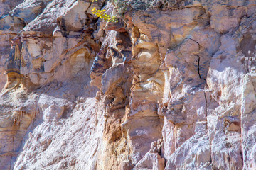 Sandsteinfelsen, bunte Sandformation, Tagebau